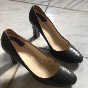 Zara Black Textured Heels